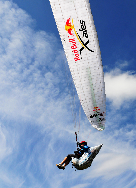 Un roman zboara peste Alpi