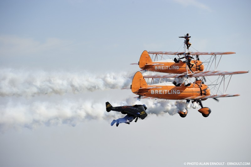 Yves Rossy - omul care s-a visat pasăre