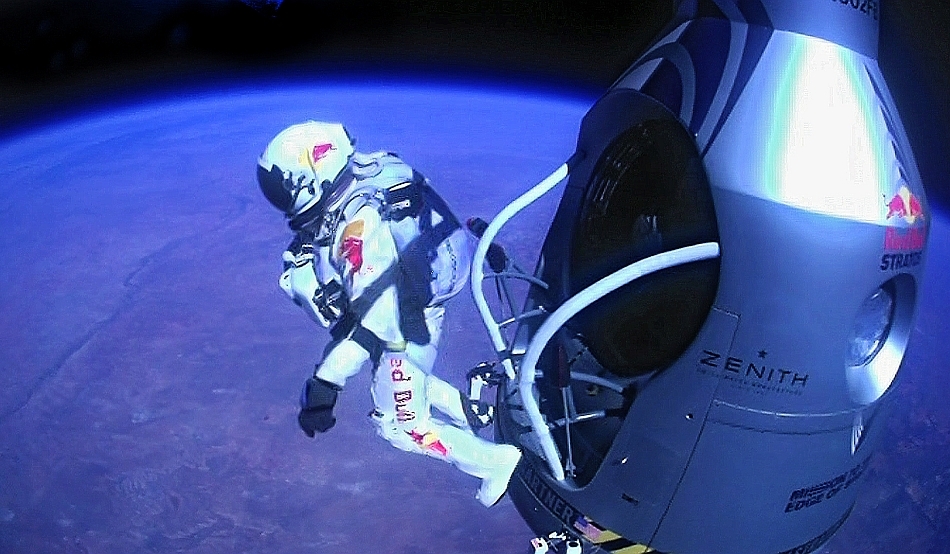 Salt de la limita spaţiului cosmic: Felix Baumgartner