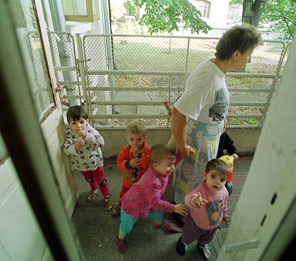 Drama orfanilor din România: cum au ajutat aceşti copii ştiinţa