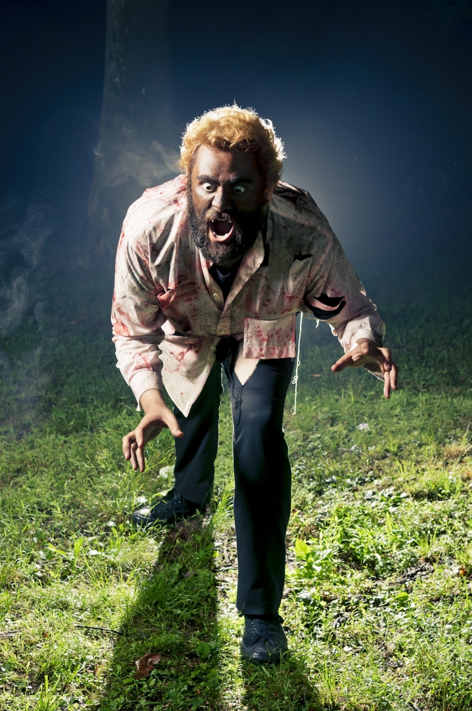 Convingerea că s-au transformat în animale - zoantropie clinică - îi face pe unii oameni să adopte comportamente ce amintesc de acele animale.