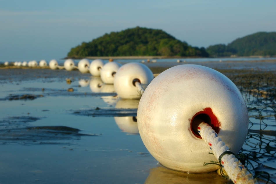 Năvod uriaş de pe un vas de pescuit industrial