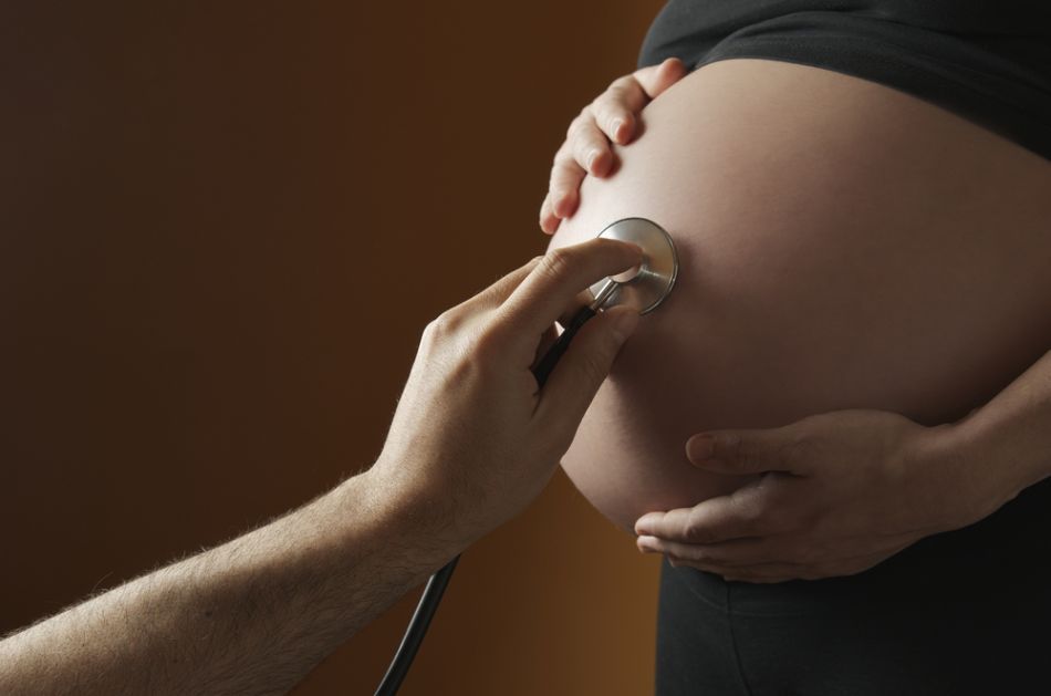 Constultul unei femei cravide aflată în ultima lună de sarcină.