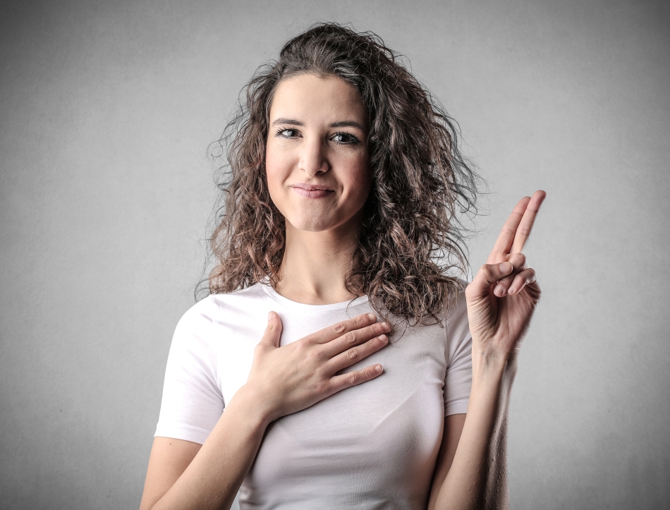 Odată ce am făcut o alegere ne vom confrunta cu presiuni personale şi interpersonale de a ne comporta într-un mod consecvent cu angajamentul precedent. Aceste presiuni ne vor face să ne reacţionăm în moduri în care justificăm decizia iniţială.