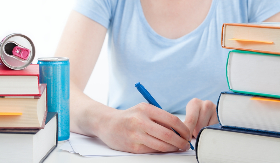 Fetele care consumă regulat energizante riscă să sufere de anemie, deoarece cafeina inhibă absorbţia fierului în organism.