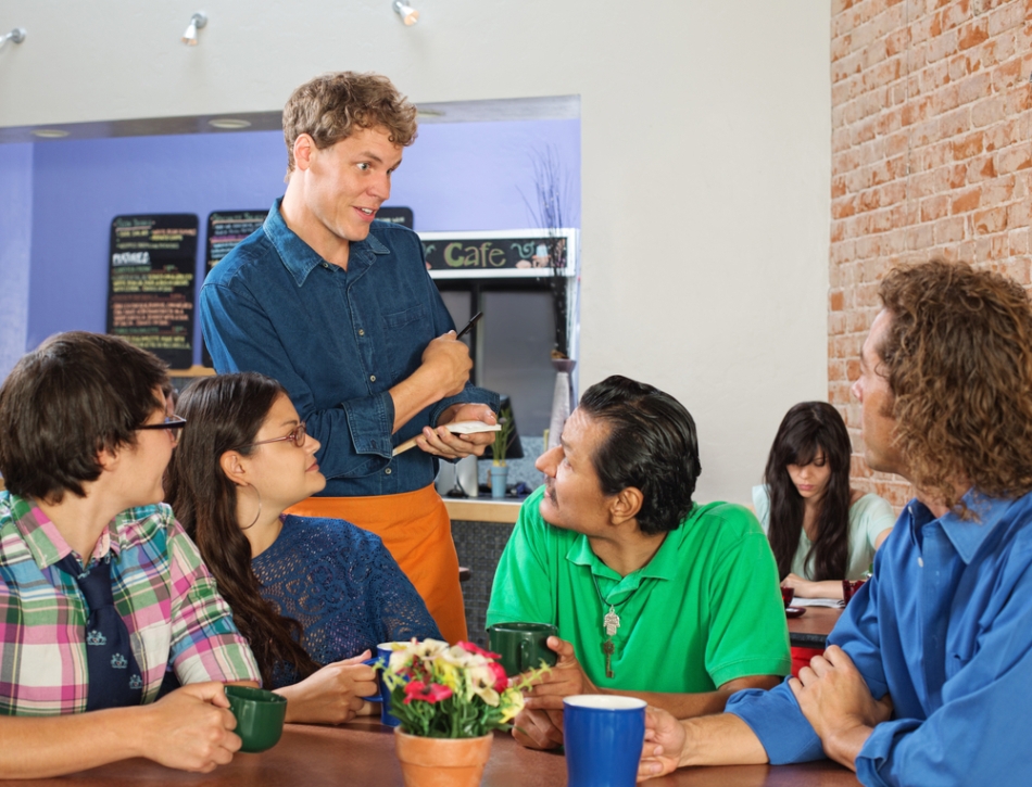 Cel care comandă primul la restaurant, se bucură mai mult de mâncare, arată cercetări recente.