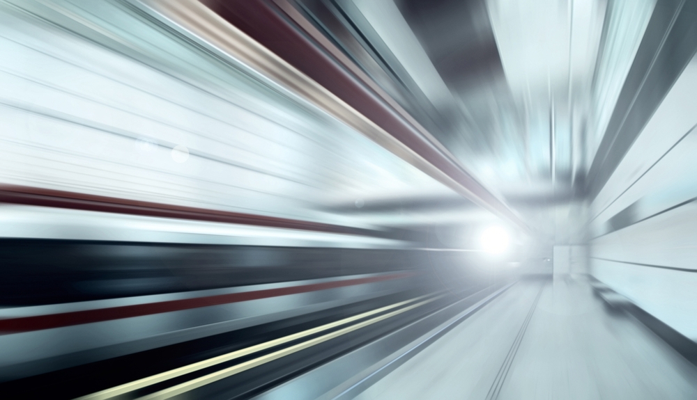 Dacă un tren ar atinge 99,99% din viteza luminii, pentru oamenii de la bord o zi va însemna un an pentru cei aflaţi în exterior