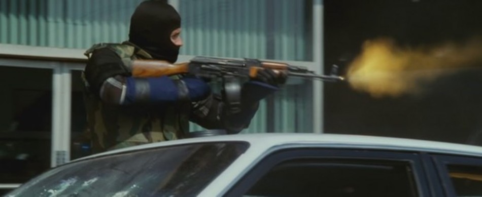 Emil Mătăsăreanu în timp ce trăgea în poliţiştii americani.