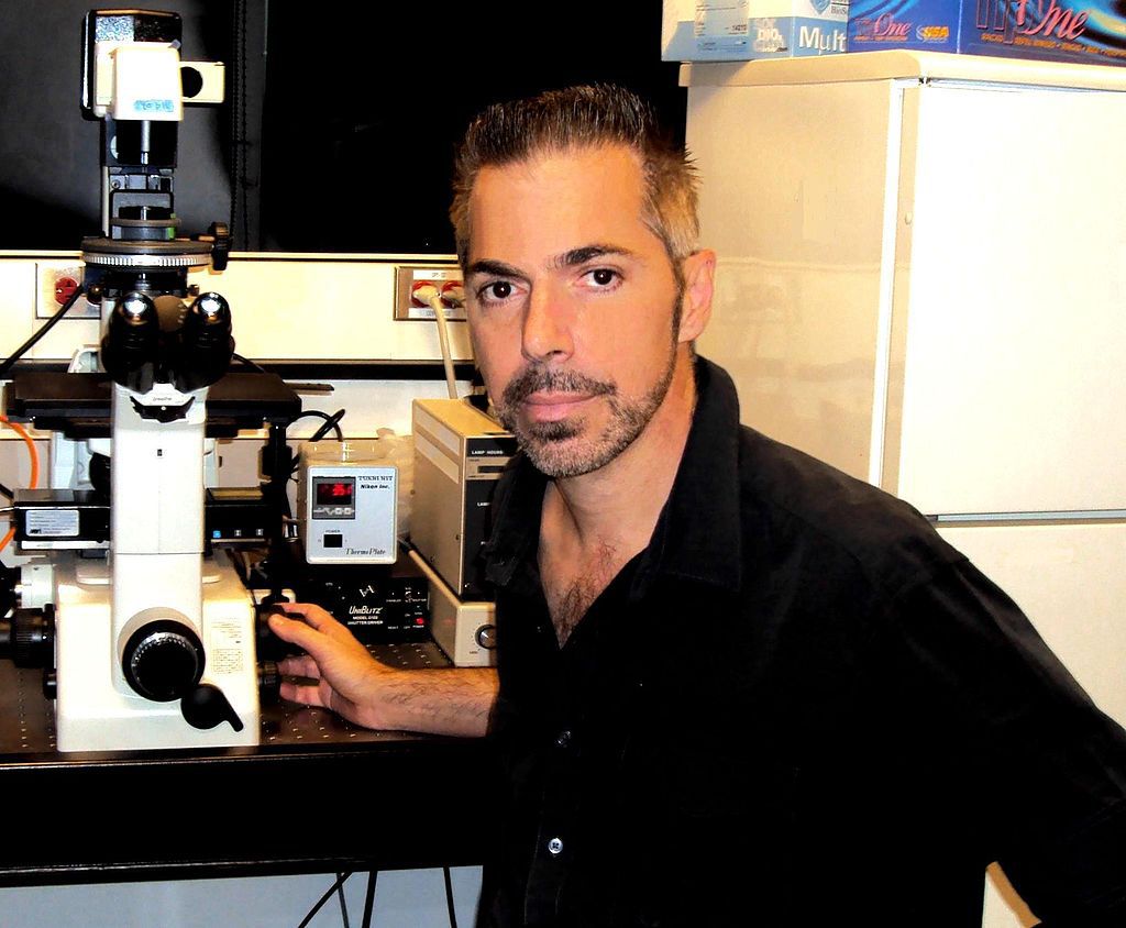 Robert Lanza în laborator, în anul 2008