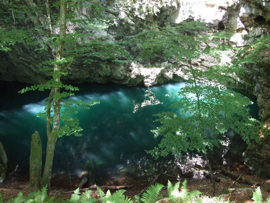  Rezervaţia Cheile Nerei-Beuşniţa şi frumuseţea ei sălbatică