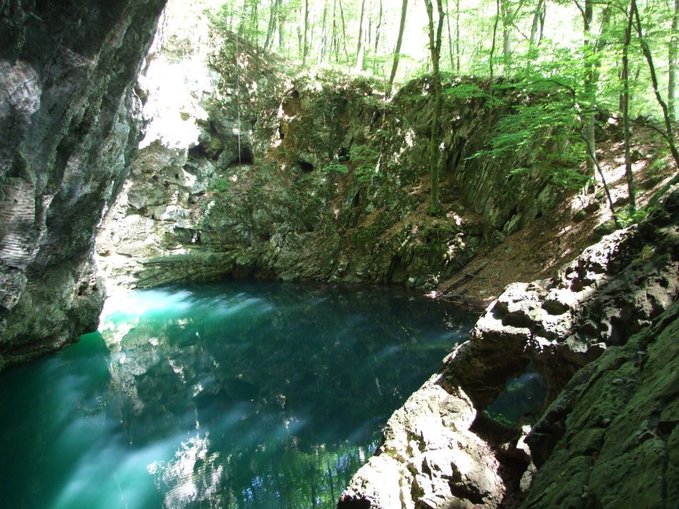  Rezervaţia Cheile Nerei-Beuşniţa şi frumuseţea ei sălbatică