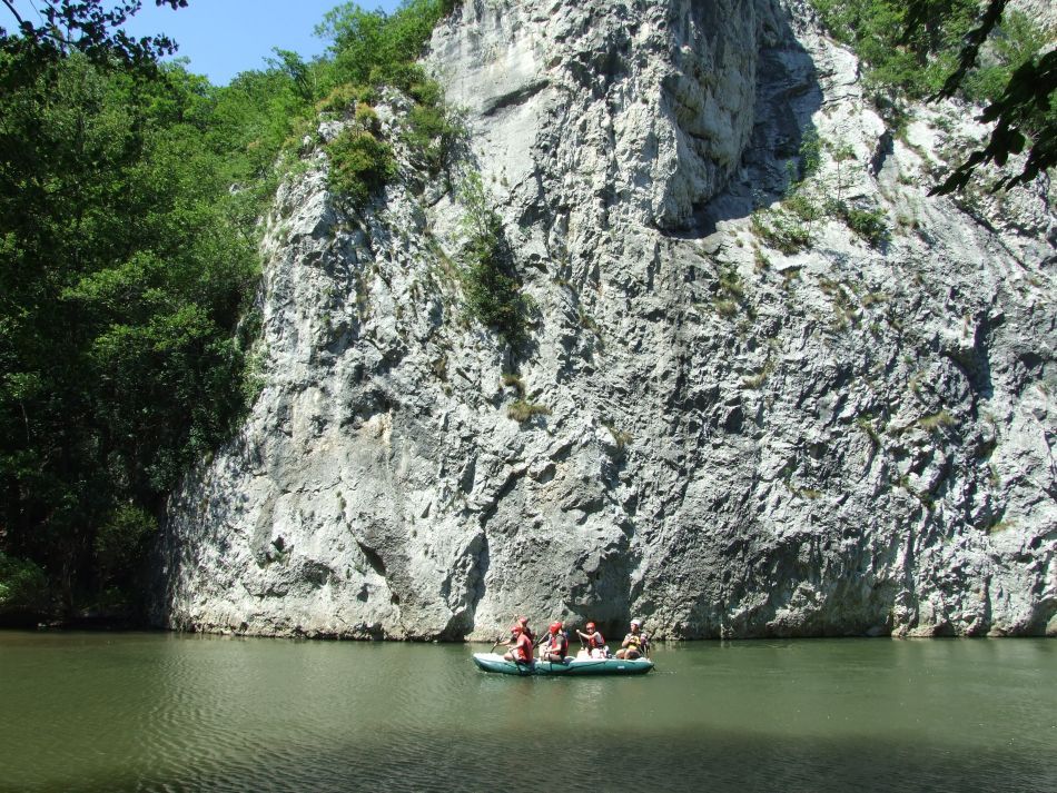  Rezervaţia Cheile Nerei-Beuşniţa şi frumuseţea ei sălbatică