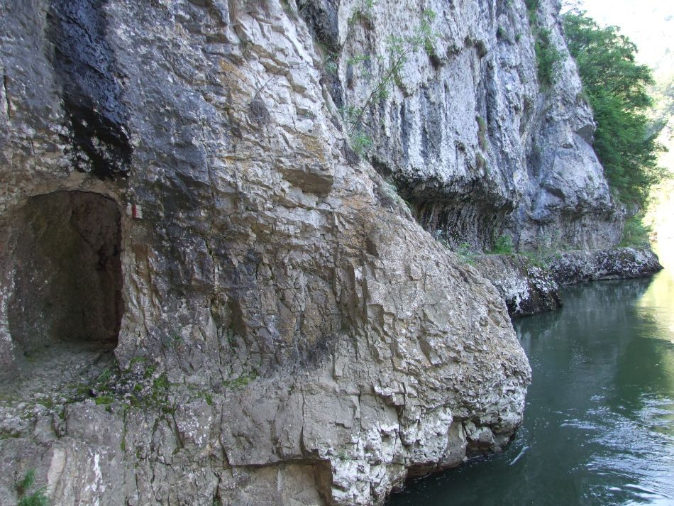  Rezervaţia Cheile Nerei-Beuşniţa şi frumuseţea ei sălbatică