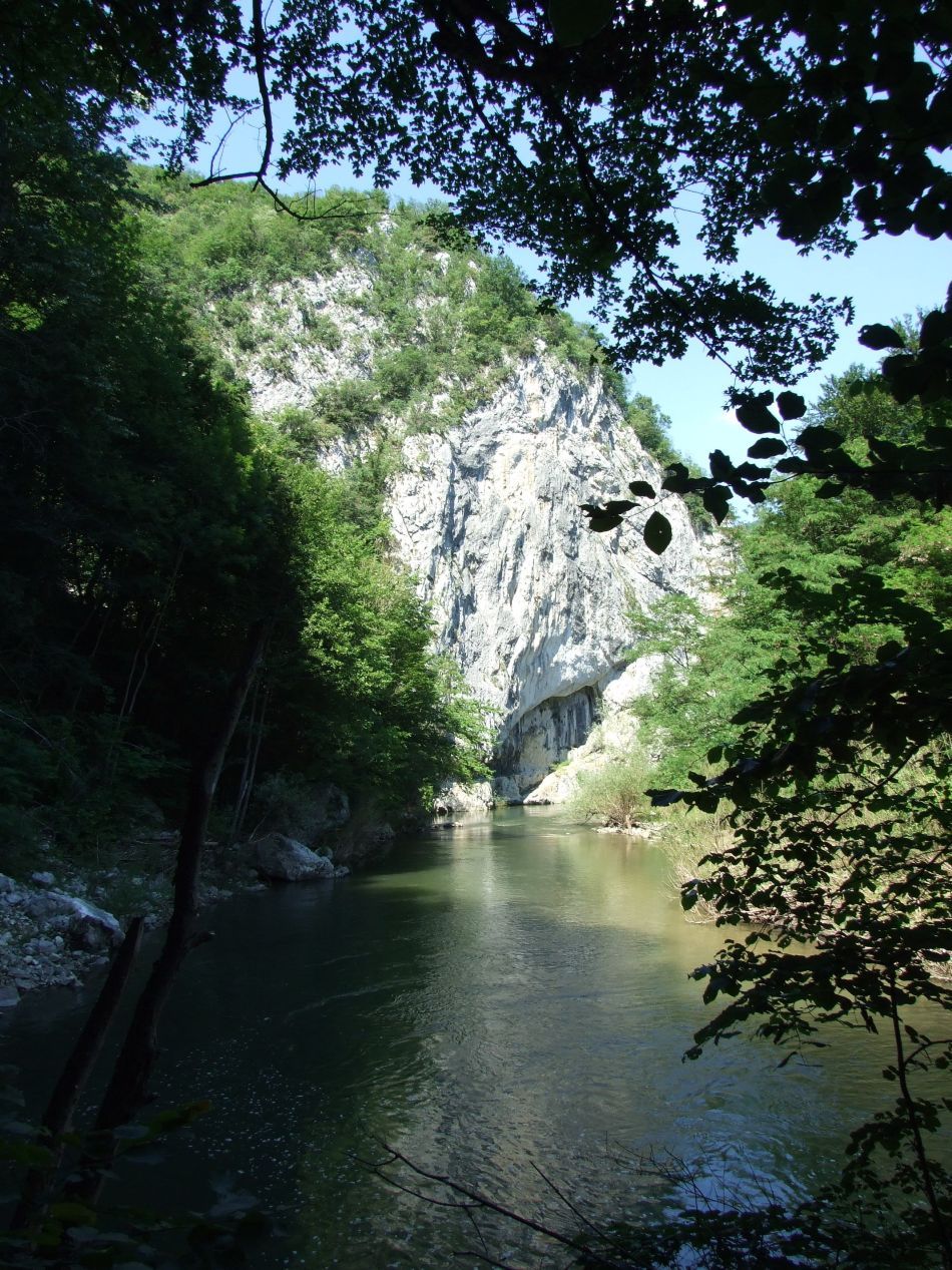  Rezervaţia Cheile Nerei-Beuşniţa şi frumuseţea ei sălbatică