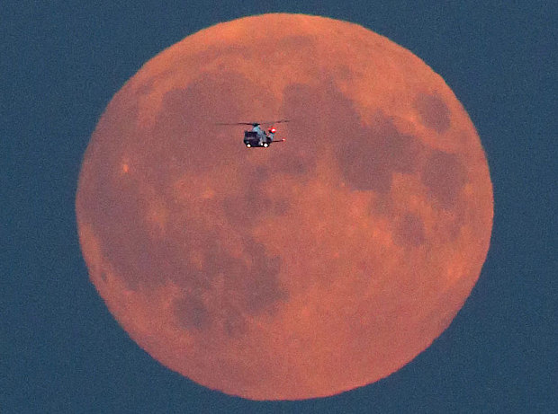 Fenomen astronomic rar: Eclipsa de Lună şi Super Luna, 28 septembrie 2015 / Surse foto: NASA, Hepta, Richard Austin, Ross Parry / SWNS 