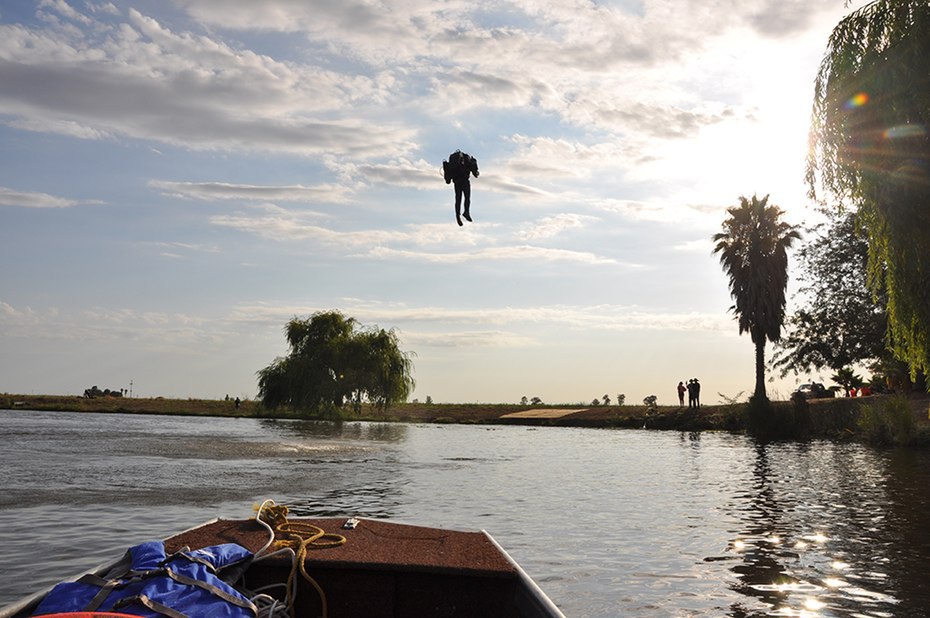 Jetpack-ul JB-9 şi-a făcut debutul spectaculos