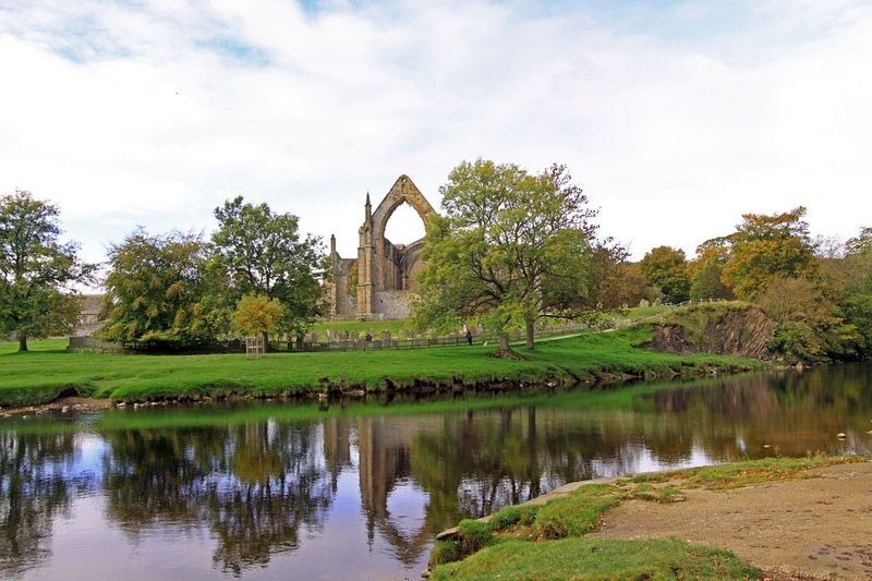 Râul Strid din Anglia, locul unde frumuseţea naturii se îmbină cu legede înfricoşătoare