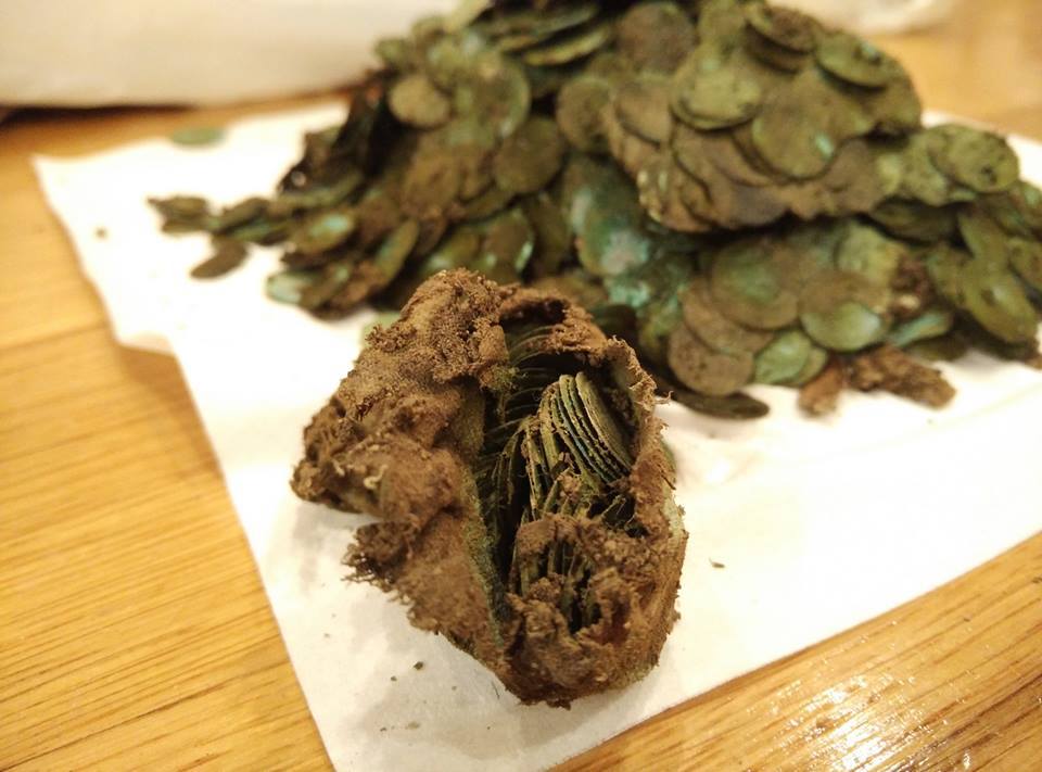 Tezaur găsit în Dâmboviţa de doi tineri / Foto: Florin Kiriţescu