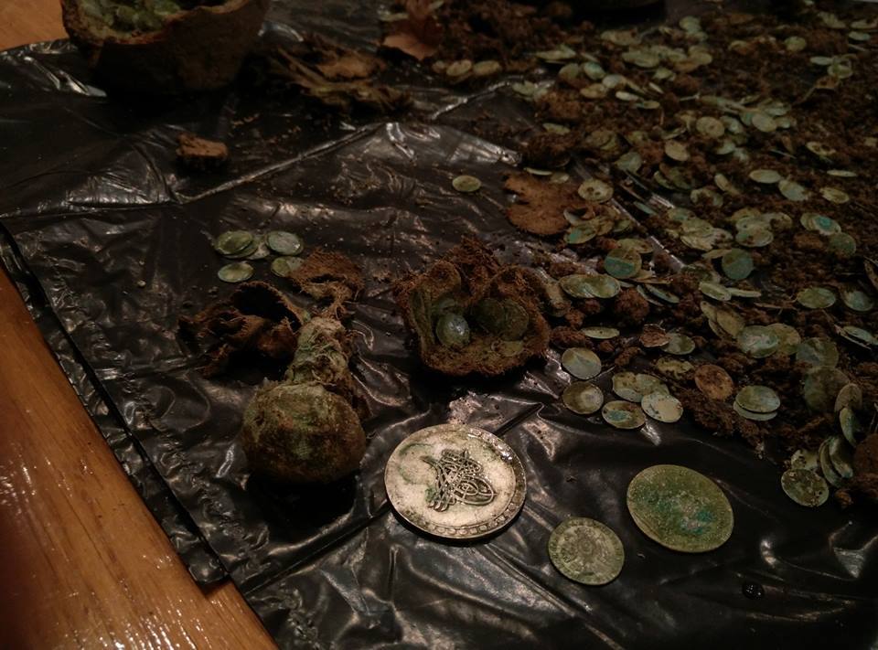 Tezaur găsit în Dâmboviţa de doi tineri / Foto: Florin Kiriţescu