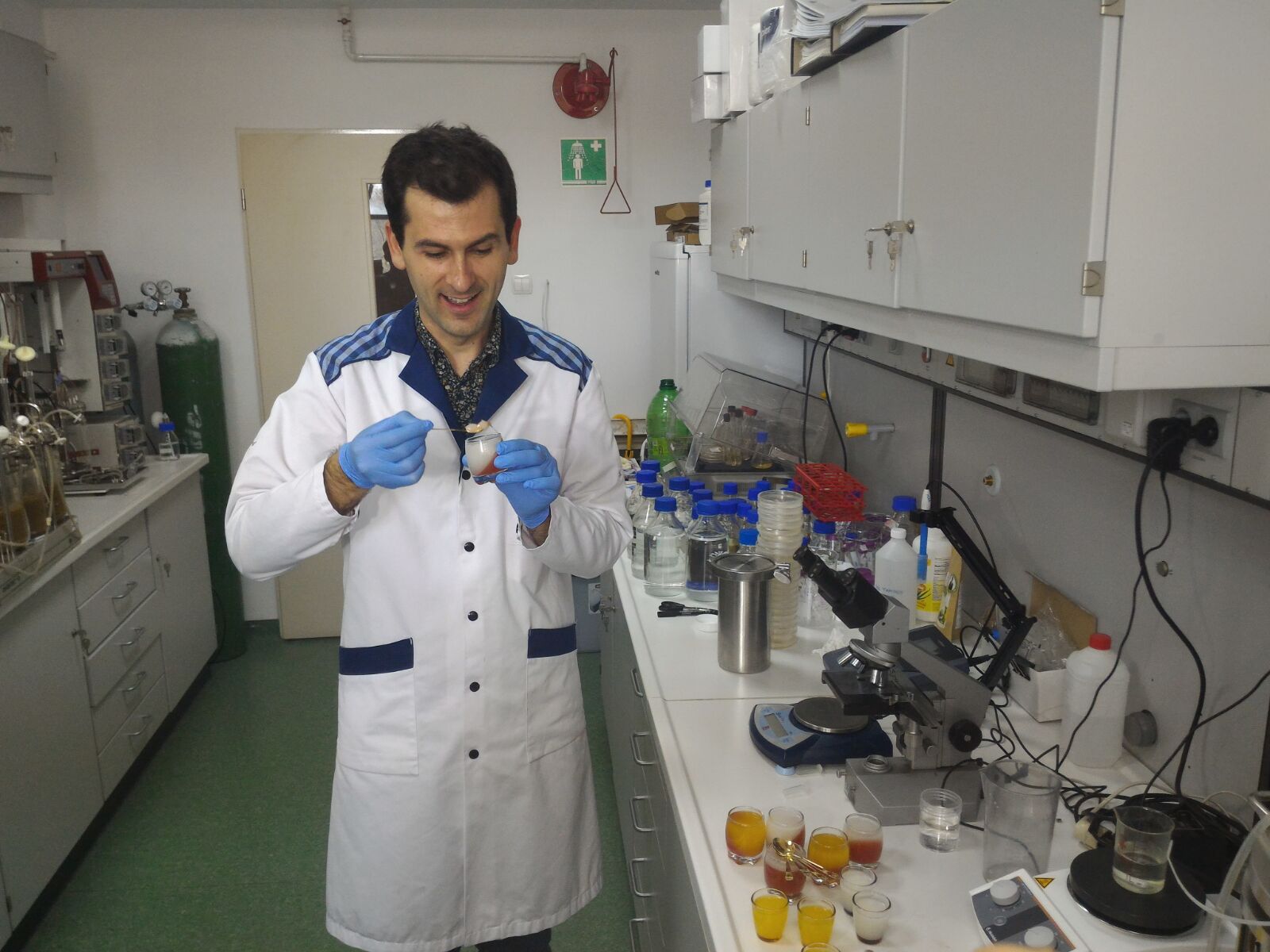 Golden Jelly, jeleul cu nanoparticule de aur inventat de cercetători de la Universitatea de Ştiinţe Agricole şi Medicină Veterinară (USAMV) Cluj-Napoca