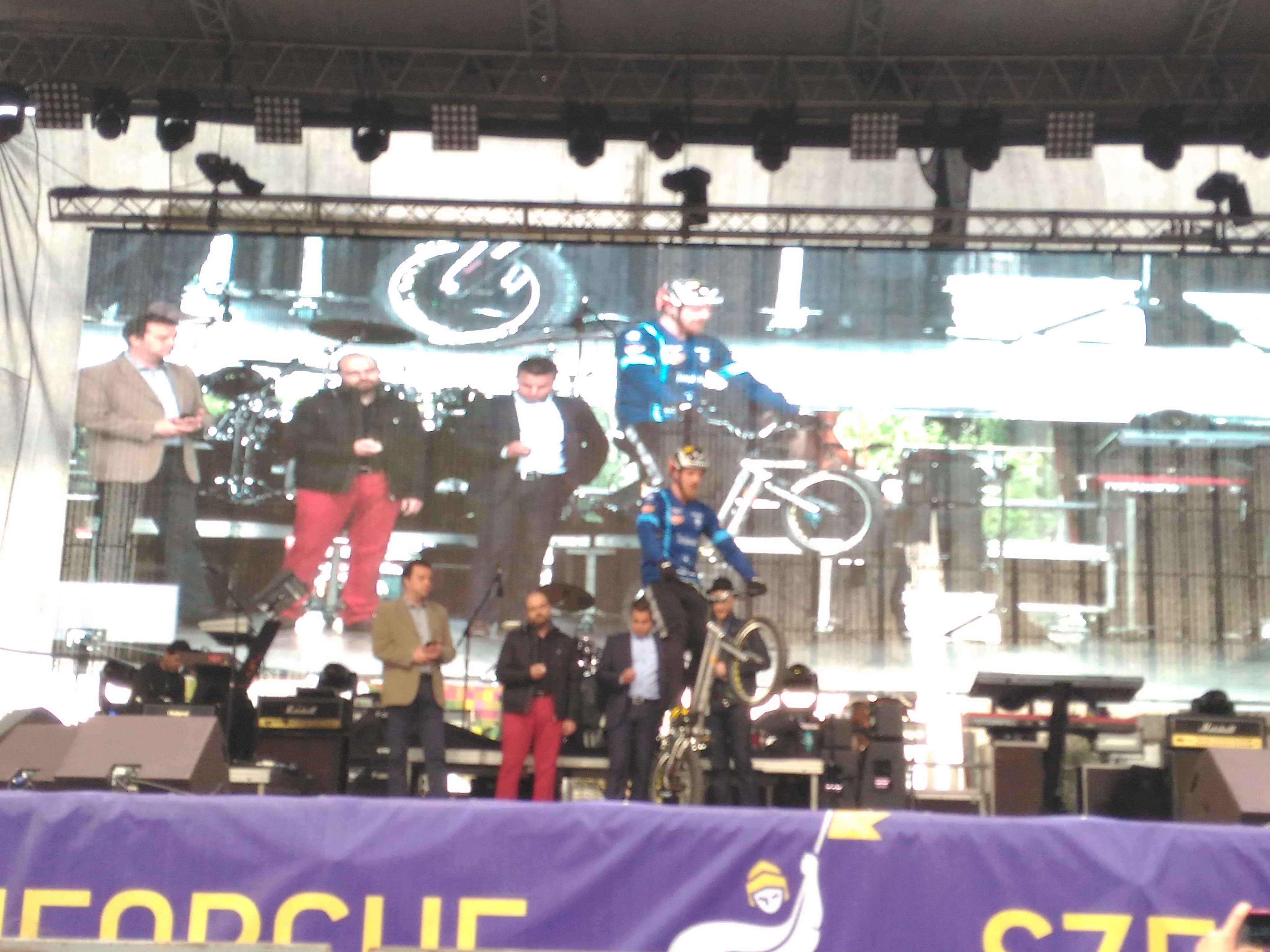 Cu 561 de sărituri pe o roată, ciclistul Orban Barra Gabor ar putea intra din nou în Guinness Book