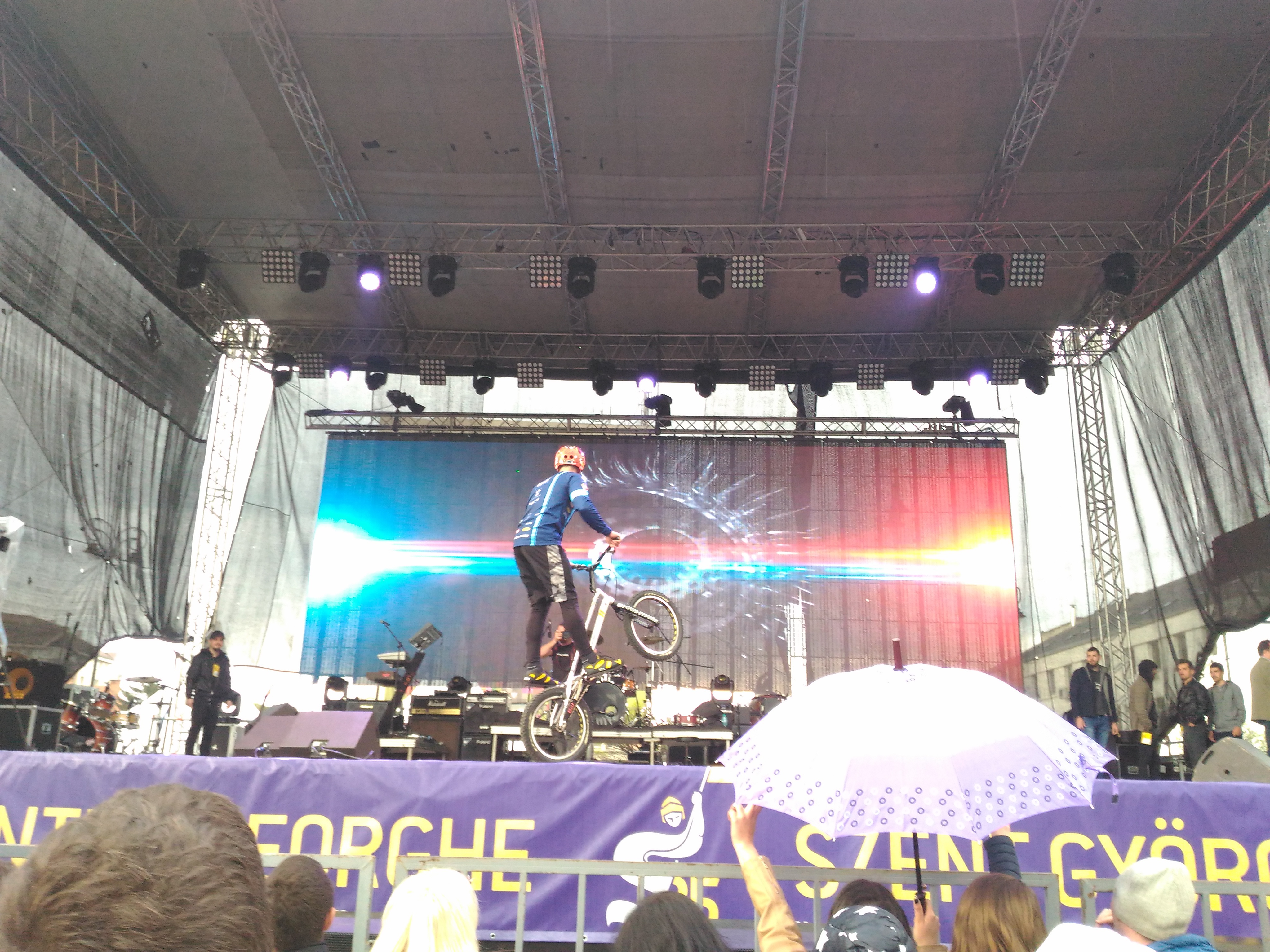 Cu 561 de sărituri pe o roată, ciclistul Orban Barra Gabor ar putea intra din nou în Guinness Book