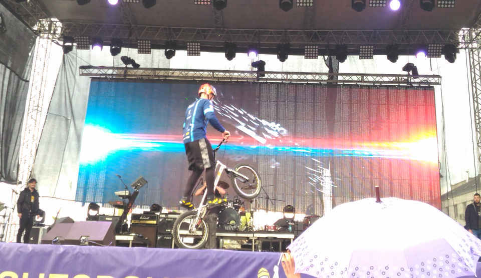 Cu 561 de sărituri pe o roată, ciclistul Orban Barra Gabor ar putea intra din nou în Guinness Book