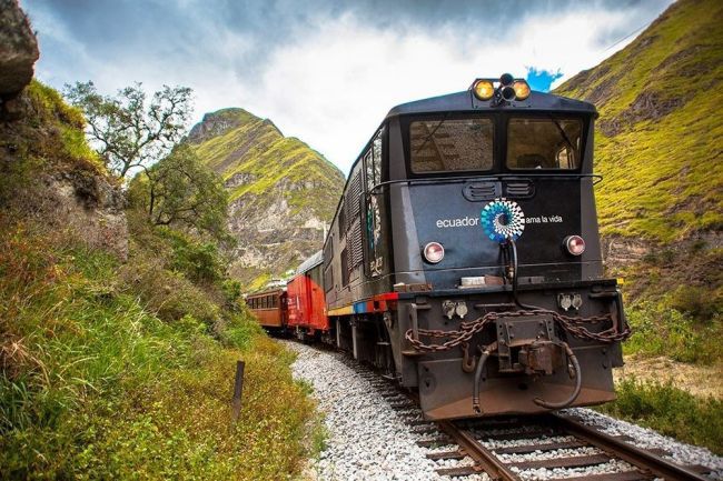 Calea ferată din Ecuador construită împotriva dorinţei Diavolului 