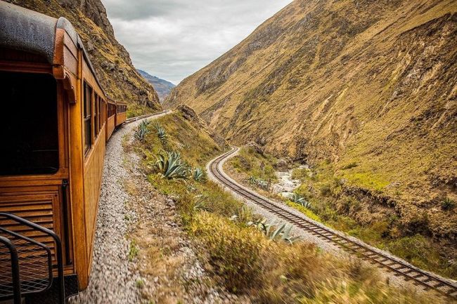 Calea ferată din Ecuador construită împotriva dorinţei Diavolului 
