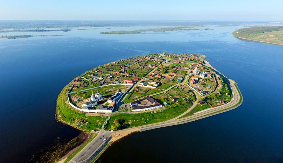 Oraşul-insulă Sviyazhsk. Ideea primului Ţar şi victima calamităţilor naturale     