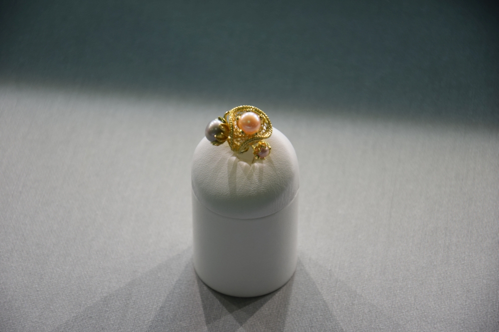 Podoabe de aur cu puritate de peste 99%, expuse la Alba Iulia