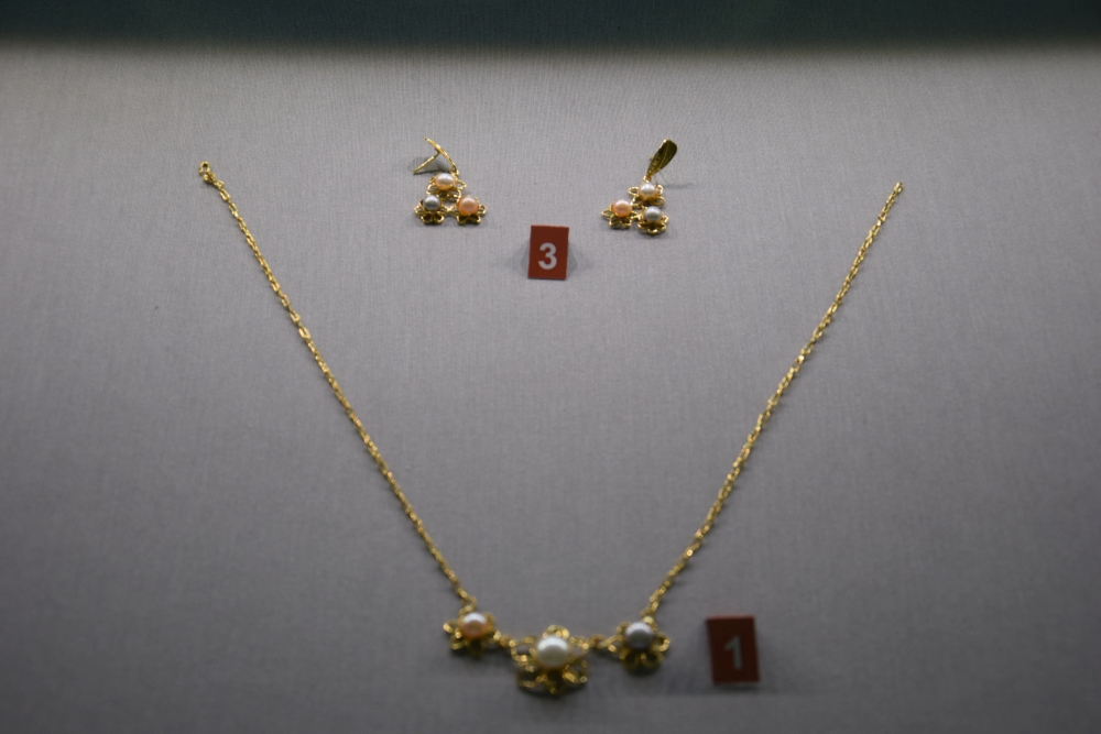 Podoabe de aur cu puritate de peste 99%, expuse la Alba Iulia