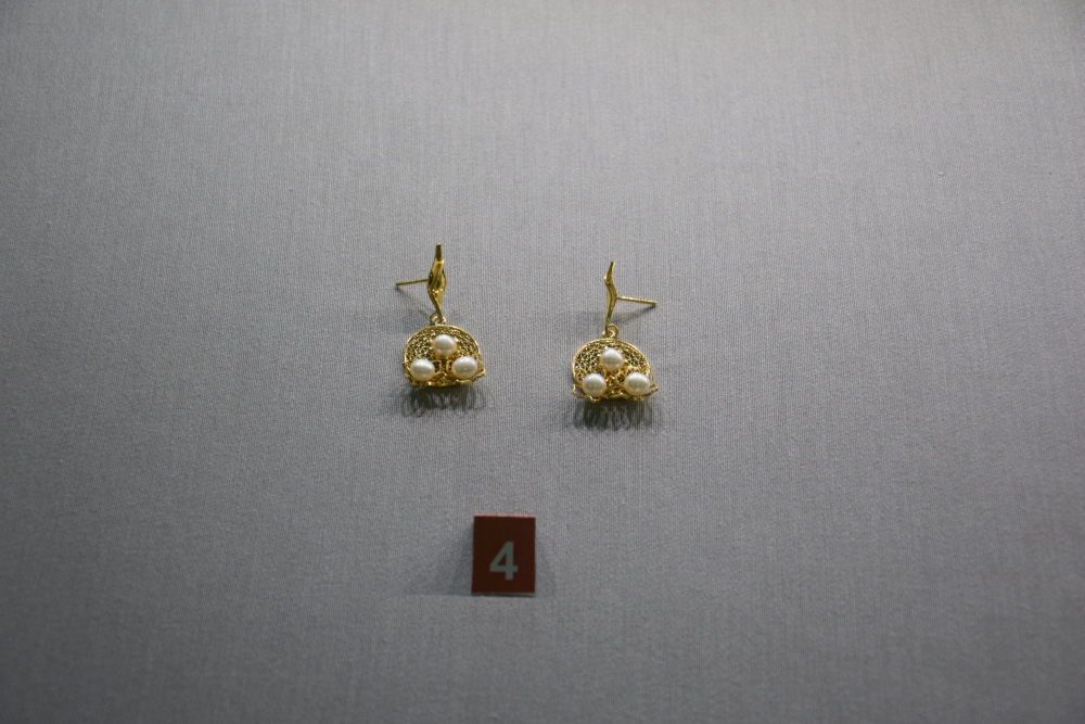 Podoabe de aur cu puritate de peste 99%, expuse la Alba Iulia