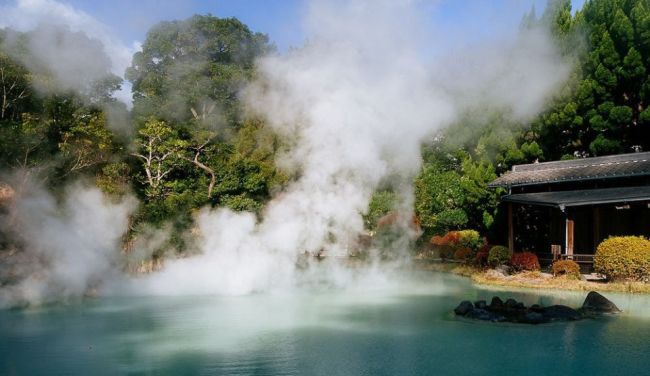 Izvoarele care fac ca un oraş din Japonia să pară că este cuprins de fum