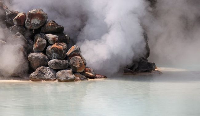 Izvoarele care fac ca un oraş din Japonia să pară că este cuprins de fum