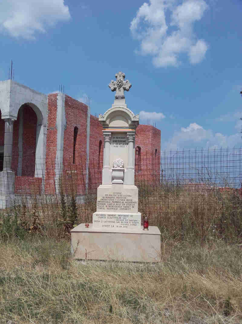 Conacul Brătienilor a fost vândut pe OLX