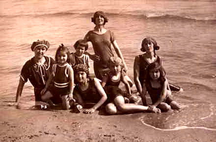 Pe vremea regelui Carol al II-lea, românii se distrau vara pe plajele Duduia, Tataia sau Trei Papuci