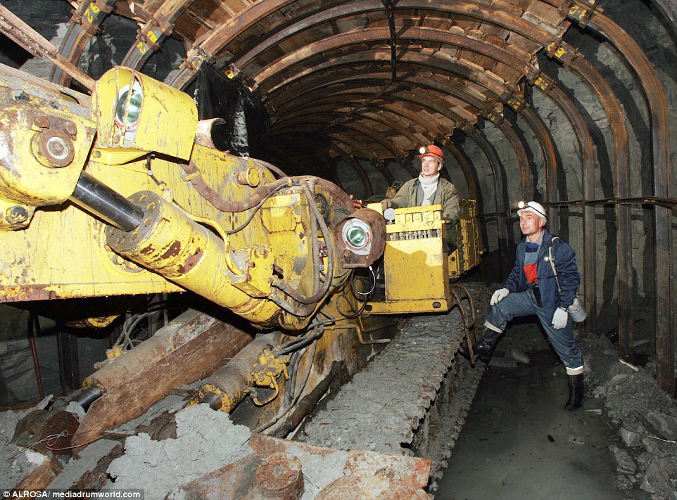 Craterul rusesc care valorează 13 miliarde de lire. Bogăţiile din mină au ajutat la reconstruirea imperiului rusesc