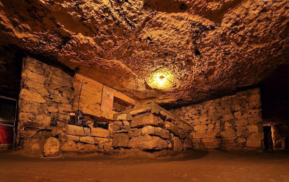 Catacombele din Odesa, cea mai mare reţea de tuneluri subterane din lume