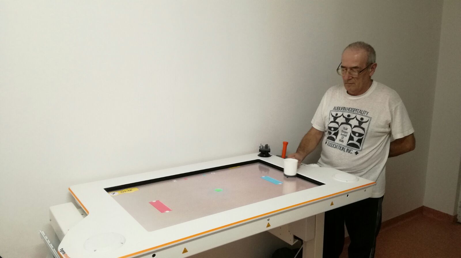 Robotul din Iaşi care îi ajută pe pacienţi să-şi recupereze mobilitatea