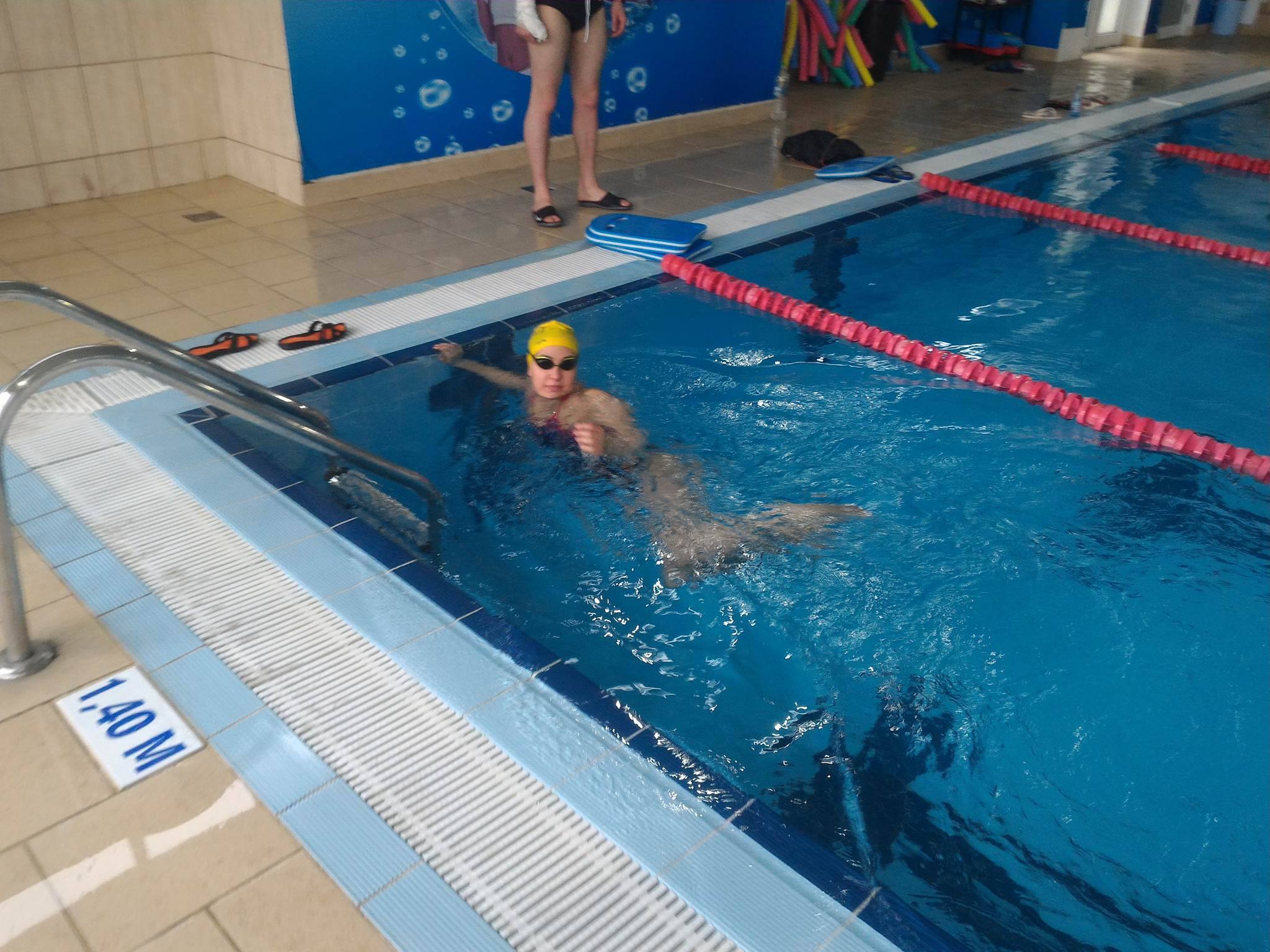 O tânără de 24 de ani, prima femeie din România care a înotat 24 de ore neîntrerupt