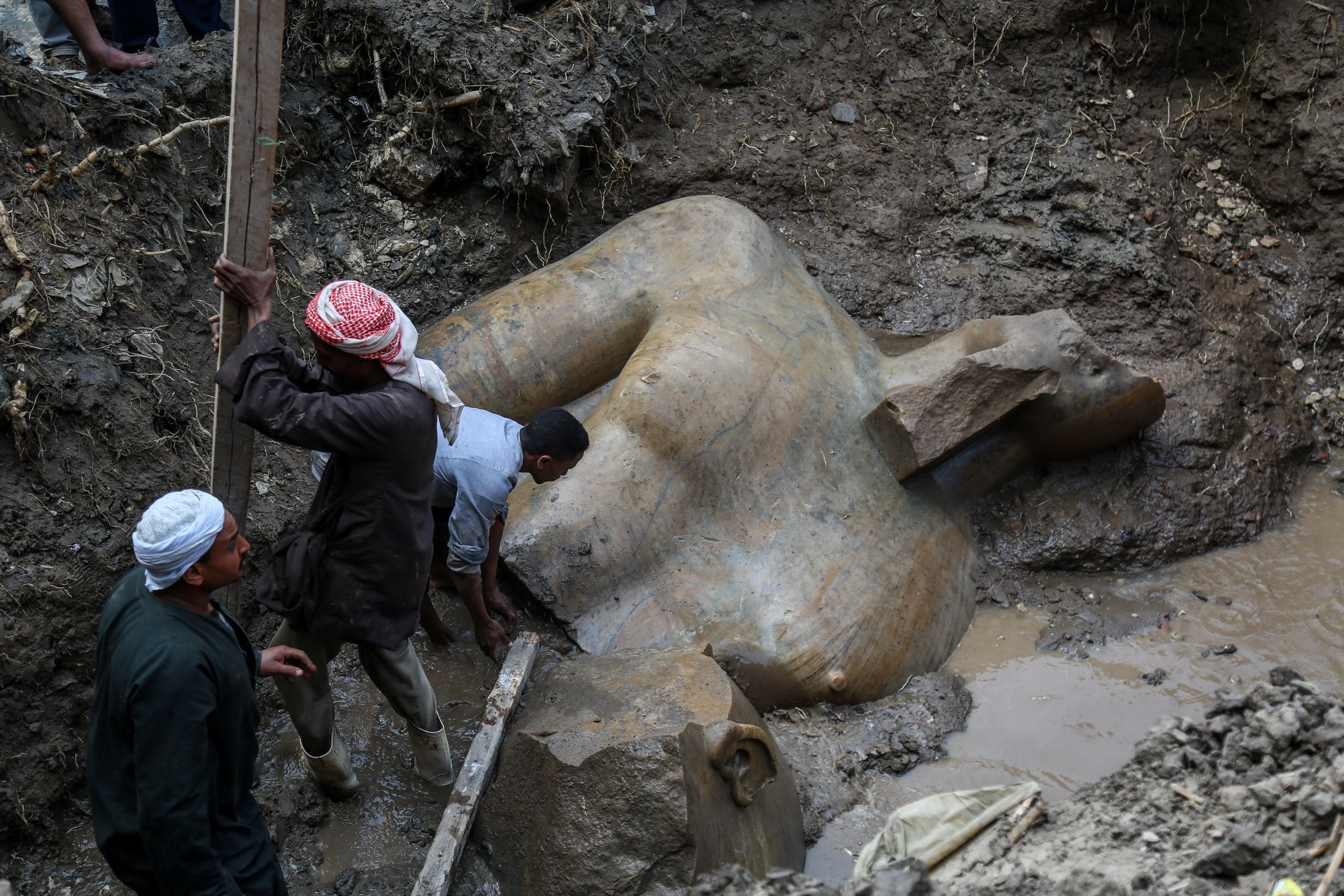 O statuie a faraonului Ramses al-II-lea a fost descoperită la periferia oraşului Cairo