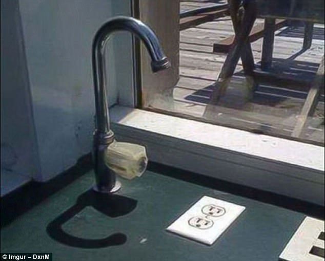 Când Dorel nu are chef de muncă: greşeli de construcţie amuzante