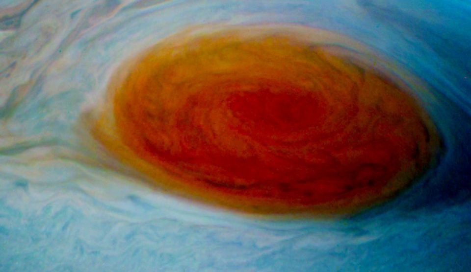 Imagini cu Marea Pată Roşie de pe Jupiter