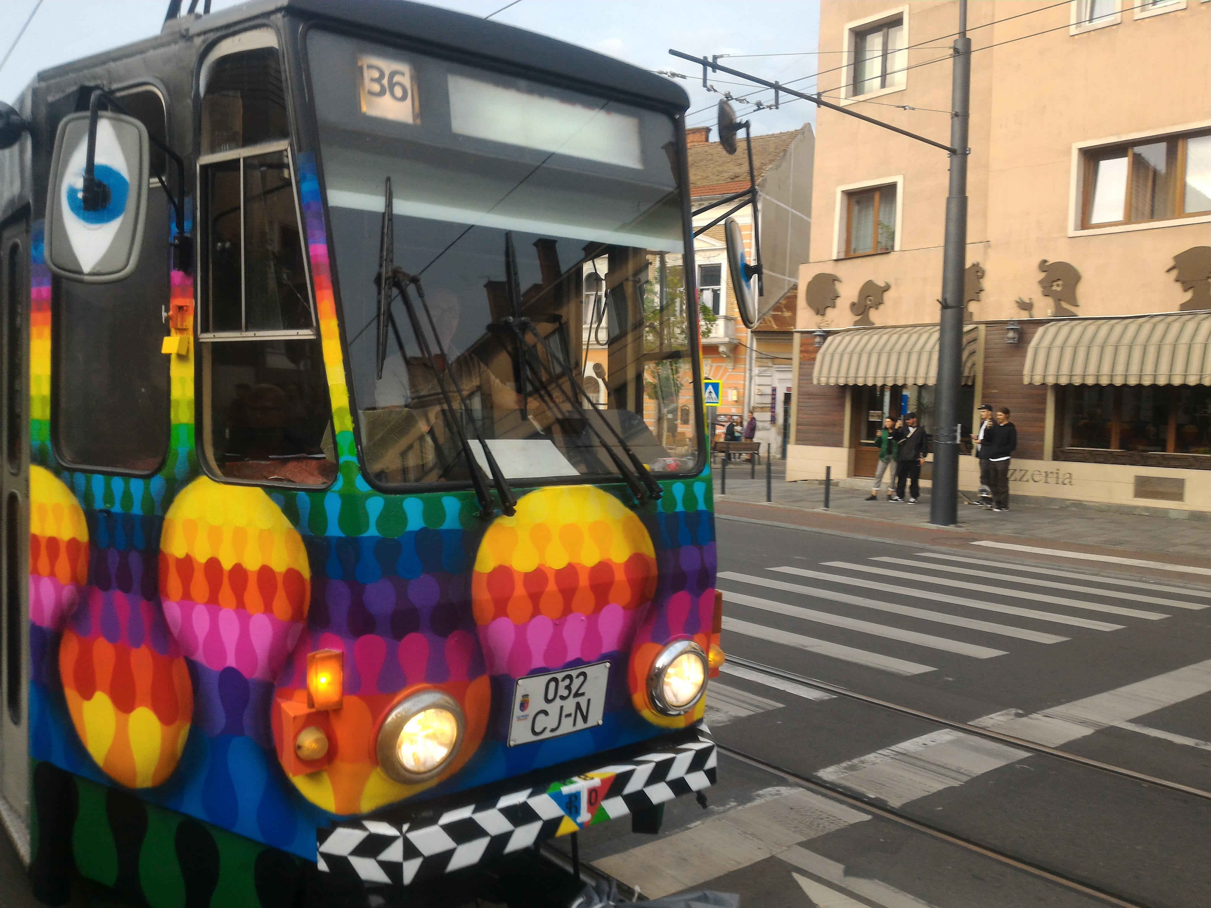 Tramvaiul din Cluj-Napoca pictat de un artist