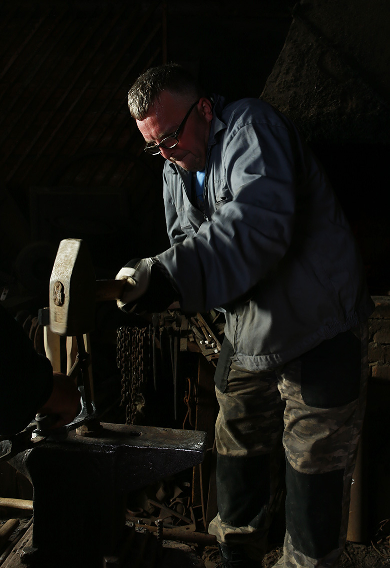 Imagini din albumul ''ROST. 12 Hotare''