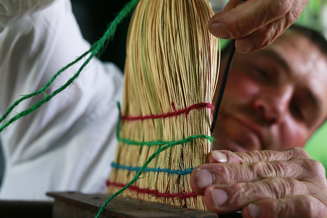 Imagini din albumul ''ROST. 12 Hotare''