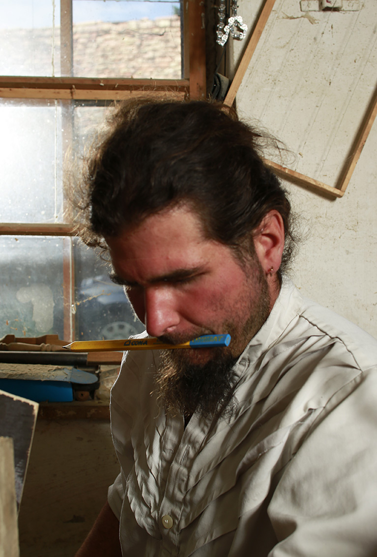 Imagini din albumul ''ROST. 12 Hotare''