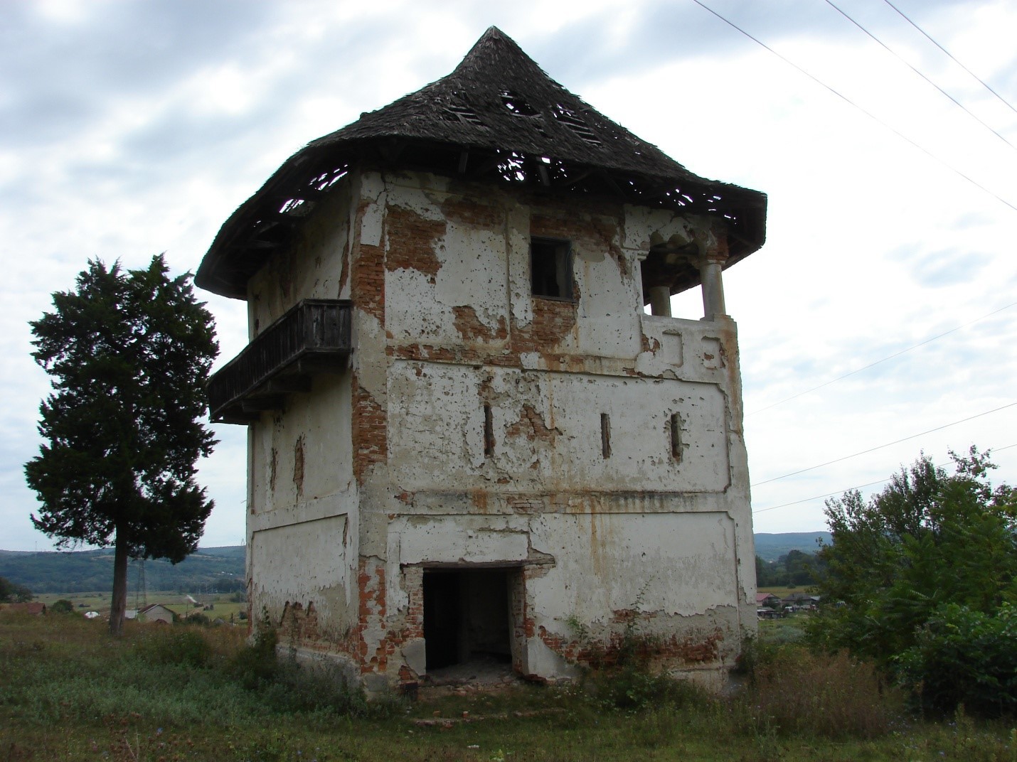 Vechile conace boiereşti din Oltenia sunt în paragină