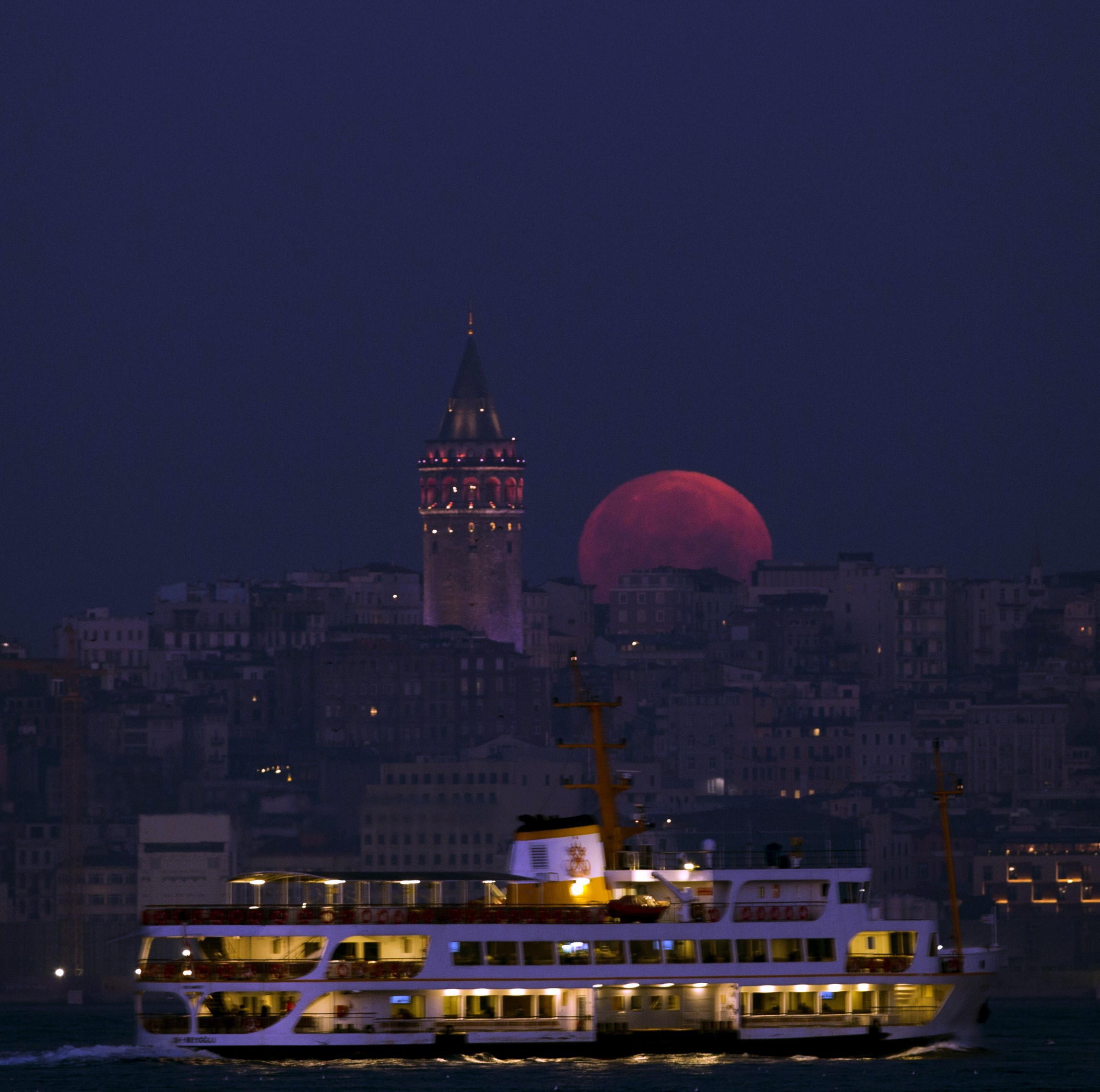 Eclipsa de Lună: Superluna albastră sângerie în imagini